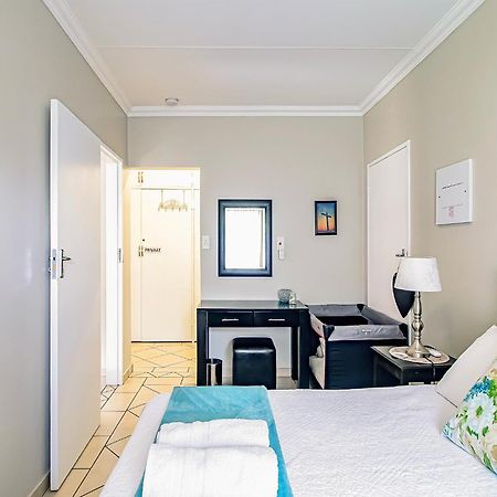 Leozet Self Catering Apartment Pretoria Ngoại thất bức ảnh