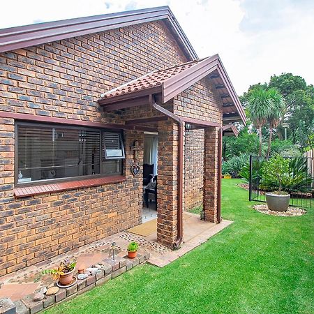 Leozet Self Catering Apartment Pretoria Ngoại thất bức ảnh