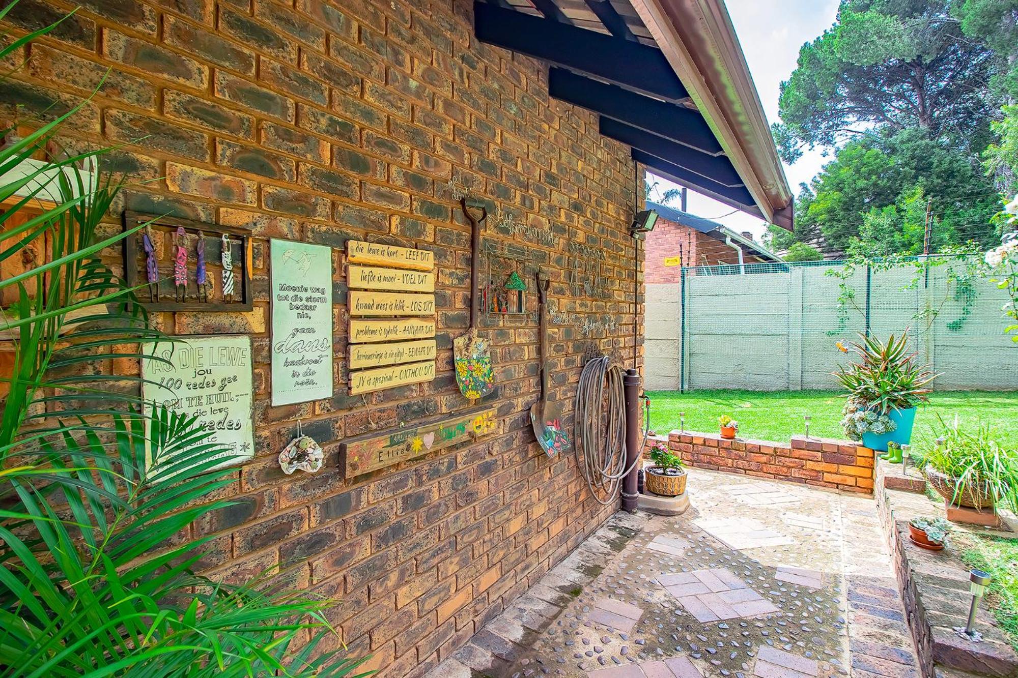 Leozet Self Catering Apartment Pretoria Ngoại thất bức ảnh