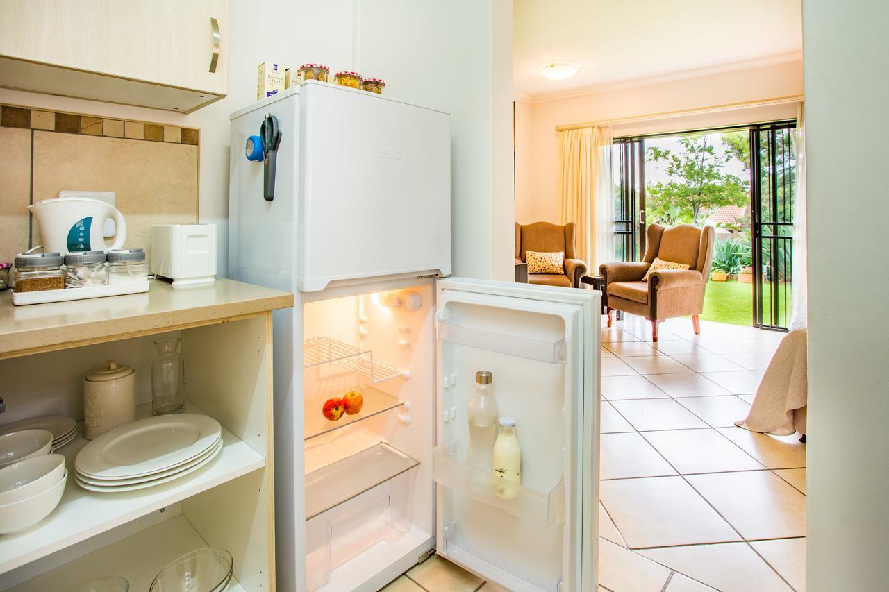 Leozet Self Catering Apartment Pretoria Ngoại thất bức ảnh