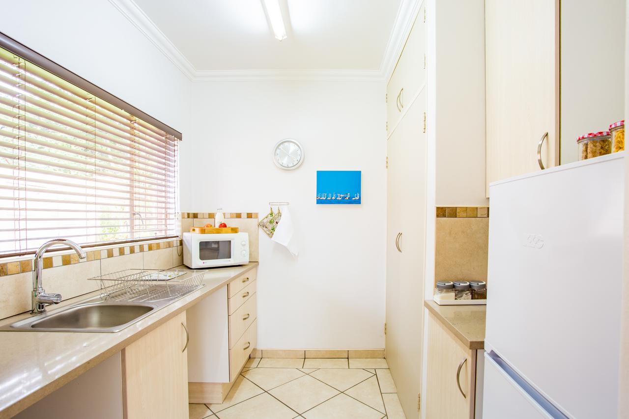 Leozet Self Catering Apartment Pretoria Ngoại thất bức ảnh